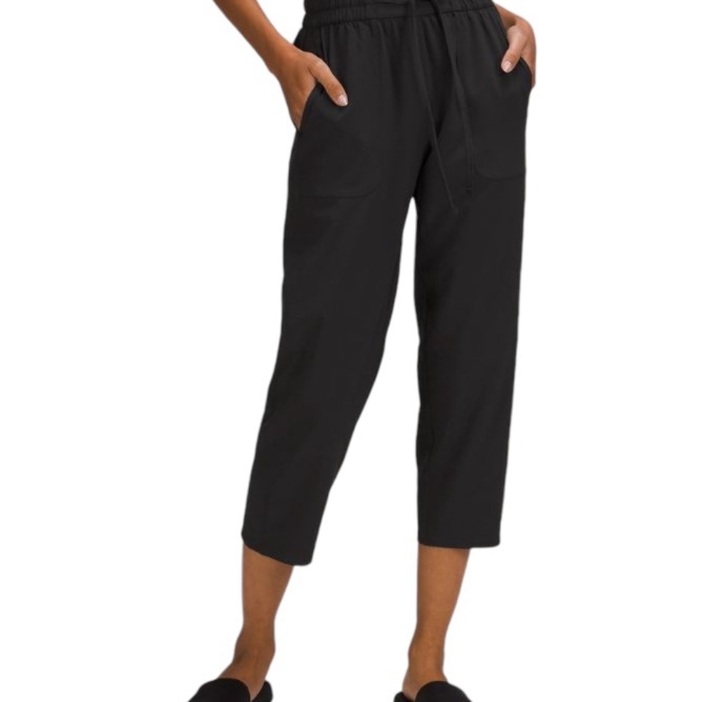 Lululemon Tapered-Leg Mid-Rise Crop 23"